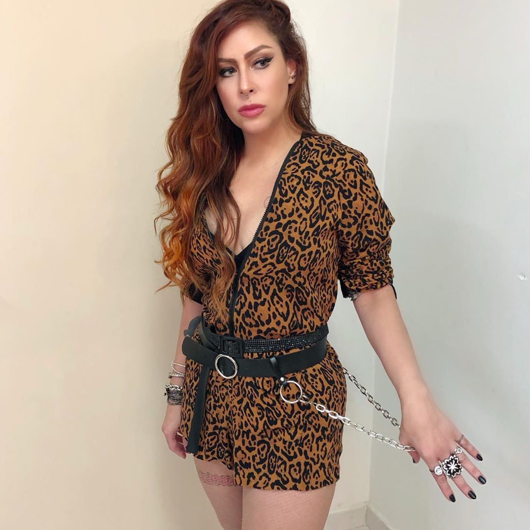 queenpitty__'s tweet photo. Gata maravilhosa.
esse look foi tudooo!!
e essa live, poderosa. 🔥💗 @pitty
#looksdapitty #livedapitty #ViradaSPOnline #queenpitty__ https://t.co/tzJdifSCvY