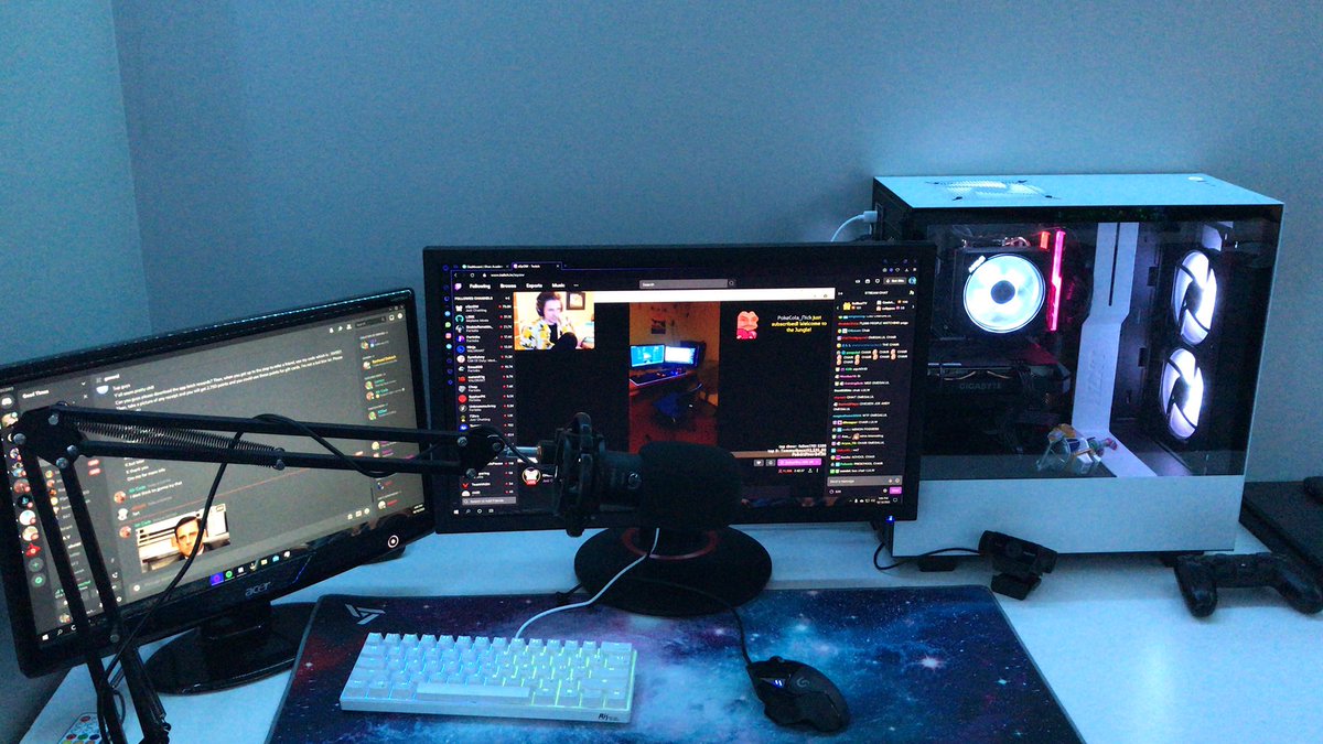 JDLil2's tweet photo. nothing too fancy but like and retweet so @xQc can see this!! #xqcpc #xqcsetup https://t.co/E9mEjEb27N