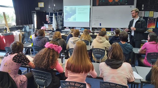 Break free from the whiteboard! Check out how Hagley College Science teacher Dale uses <a href="/ViviEducation/">Vivi</a> as a key tool for teaching.   hagleyelearning.blogspot.com/2020/10/break-… @CarmenKenton <a href="/CarolynAGreen/">Carolyn Green</a> <a href="/thisissparder/">Sarah Parder</a>