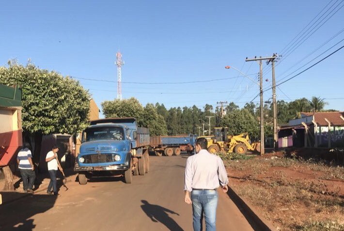 netokarfan's tweet photo. 📸Projeto social “Nós amamos Itumbiara”
Limpeza de entulhos/lixos realizada com maquinário próprio nos bairros da cidade.🚜 https://t.co/Z8IVZ9bQLn
