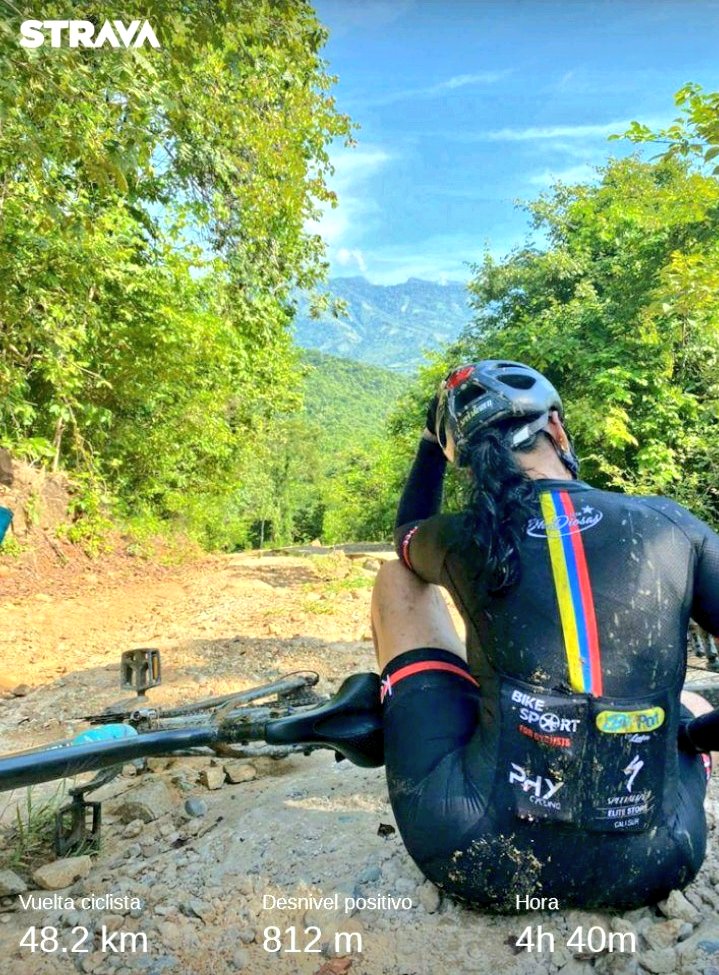 AndriuFM's tweet photo. Trochero no hay ruta, se hace ruta al rodar 👊🦋💪 y hoy se hizo la mamá de las trochas 🤪🤗
Desde #LaMesa a #Honda 🚴♀️ #48kms de arena, piedras, lodo, ramas, charcos, ríos, boñiga, potreros, escaladas, descensos, vacas, chivos, pollos, perros, etc., la locura jajajaja #MTB https://t.co/G4c8TS1H2Q