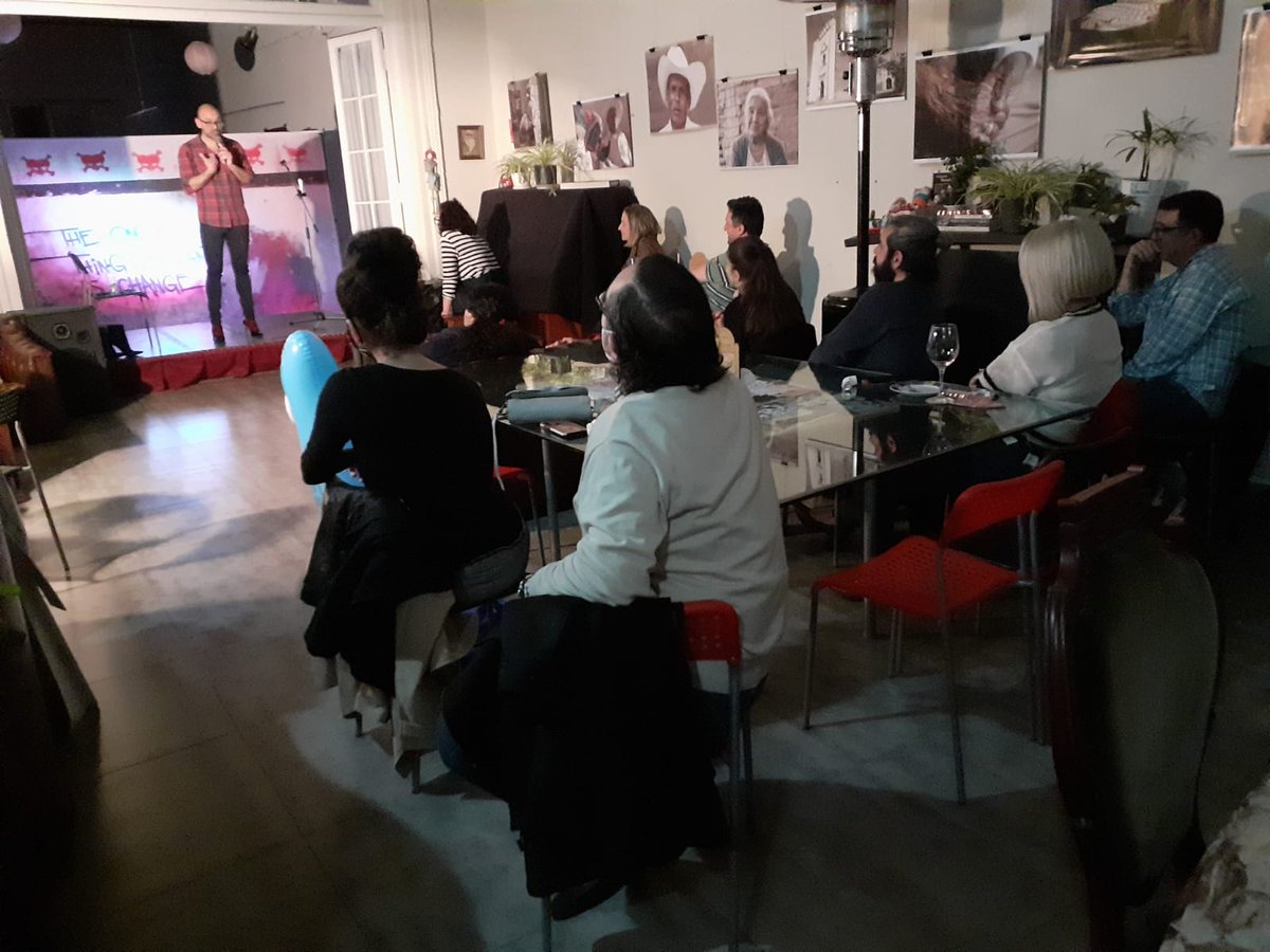 gdsg77's tweet photo. Anoche fue el estreno de #contraAtaco en @Escusa8 , y no sé ustedes, pero yo lo pasé divino, que al final es lo que importa, no? #Capricornio.
Dejo algunas imágenes del chou, y ya saben, el 14/11 sale bis, ya pueden ir reservando! https://t.co/vBUQbh9msl