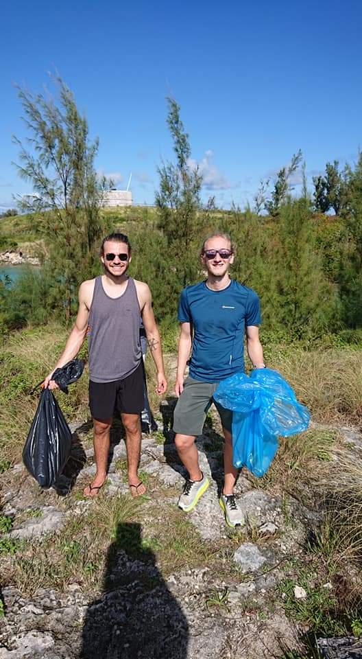 JonnyChapman's tweet photo. Beach Clean Up with the @BIOSstation team! Collected a huge amount of bottles, ropes, fishing gear and more! #UKAssociatesOfBIOS #KeepBermudaBeautiful https://t.co/vjSRdtOc9J