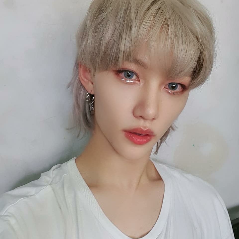 felix& #39;s eyes makeup; a thread
