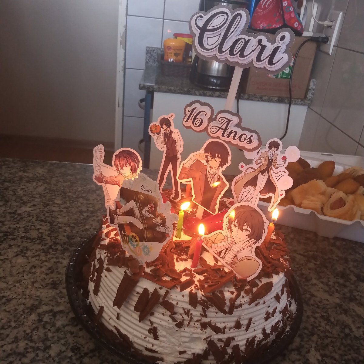 culpaaaaaa's tweet photo. ganhei uma festinha de aniversário adiantada, com um bolo de DAZAI ❤️❤️🥺 https://t.co/iuKy5WgVSM