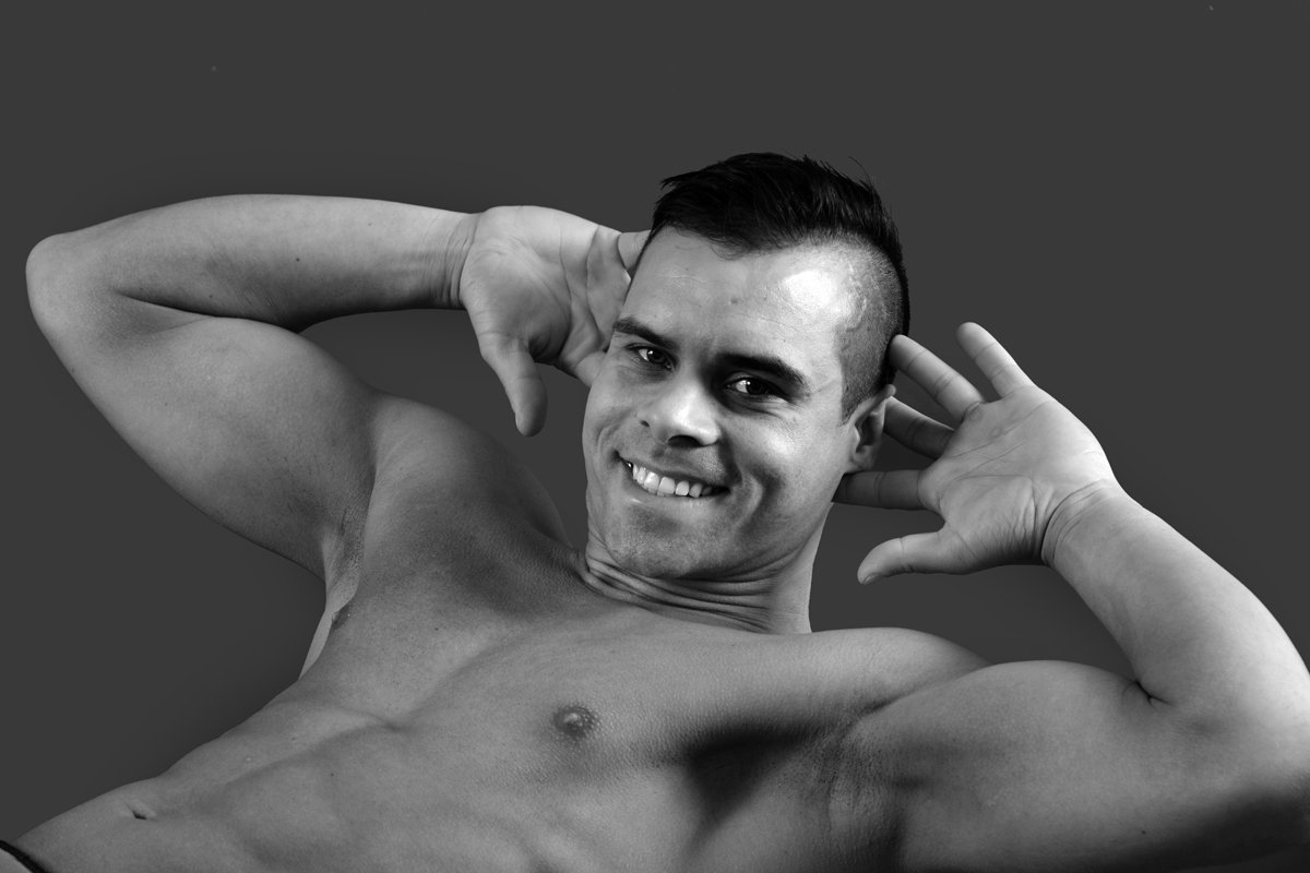 FitFunFreak's tweet image. Sit up with a smile.... hahaha. Only in photos hey