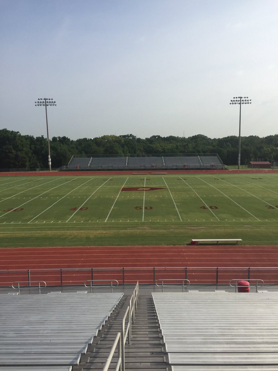 does ur school have one of these bleachers like in riverdale and stuff with jocks and cheerleaders and mascots and u get hotdog stands and have massive events with the stadium lights? and does every school have it????