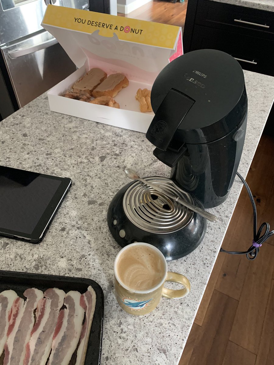 trehutch's tweet photo. Love this #coffee Machine it’s the best #senseo #phillips #ecopods https://t.co/V3o0bENJbK