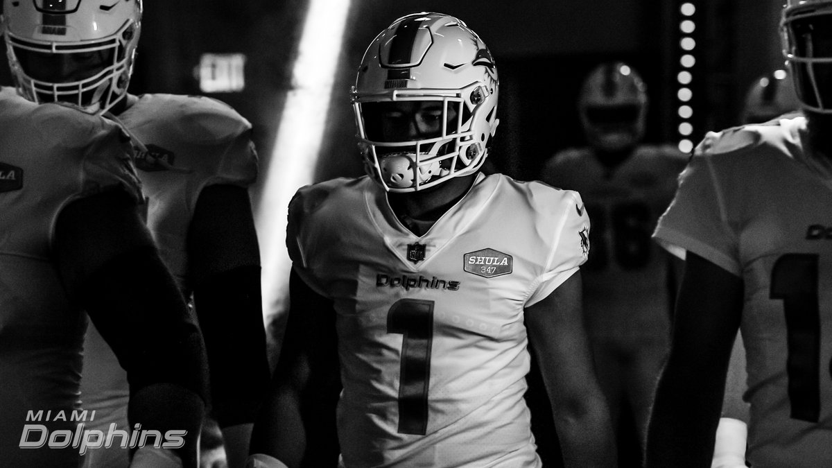 .<a href="/Tua/">Tua. T 🇦🇸</a> is now in at quarterback. 

#FinsUp