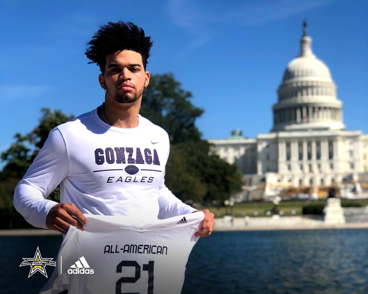 TeamMdMetro's tweet photo. Congrats to #CalebWilliams on the #AllAmericanBowl 2021 

RT @AABonNBC: From the Nation’s Capital 📜

Welcome ⭐️⭐️⭐️⭐️⭐️ QB Caleb Williams to the 2021 All-American Bowl @NBCSports 

#AAB21 🇺🇸

#OUDNA

#AllAmericanBowl 🏈 https://t.co/I26Fs05kti