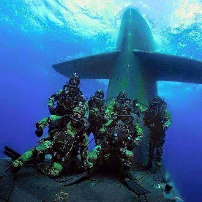 Dr. Jim Afremow (@goldmedalmind) on Twitter photo 18/10/2020 23:23:52 All in, all the time.' —Navy SEALs #TheChampionsMind 🏆 #commitment ⚓️ train.championsmind.app/now All in, all the time.' —Navy SEALs #TheChampionsMind 🏆 #commitment ⚓️ train.championsmind.app/now