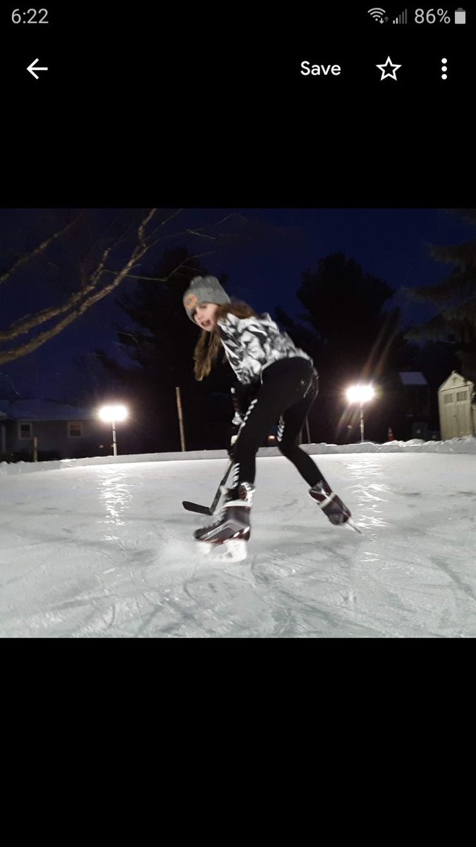 TassoneErin's tweet photo. @mkeadmirals Backyard hockey.  #NiceRink#girlsrule https://t.co/fypGGXP8OU