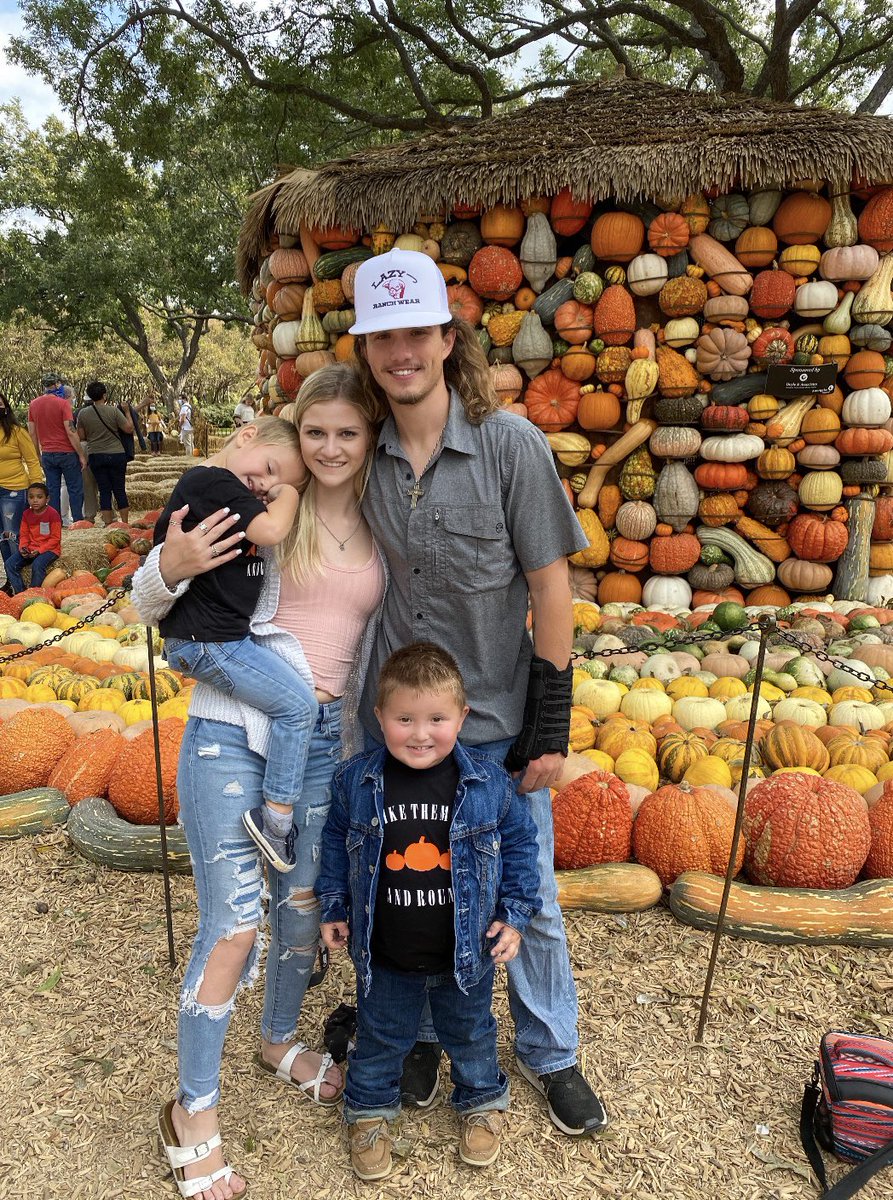 katevaccarella's tweet photo. Third pumpkin patch in the books for this fall❤️ https://t.co/rGlCCfcjSG