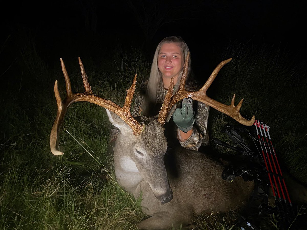 LegendsTV's tweet photo. Main beams for days! Congrats to @McferrinGeorgia she arrowed a buck & he is a dandy!
#elitearchery #elitekure #whitetaildeer #realtree #texasbowhunter #girlswhohunt #archeryseason #ranchlife #outdoors #cbesights #legendsofthefalltv https://t.co/zMvwqnr4CO