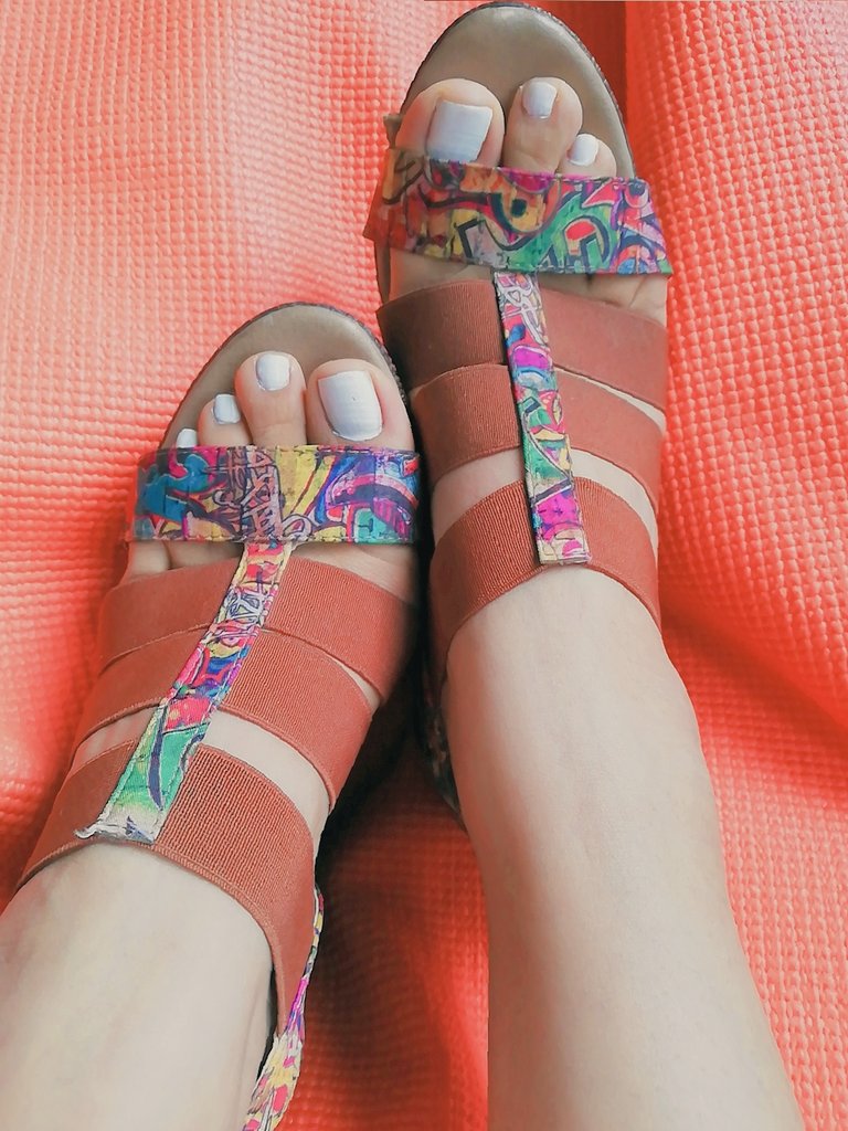 PieslindosF's tweet photo. me encantan los tacones que son abiertos 😍 ustedes prefieren abiertos o cerrados? 👡 👠?? https://t.co/hCxETjRniR