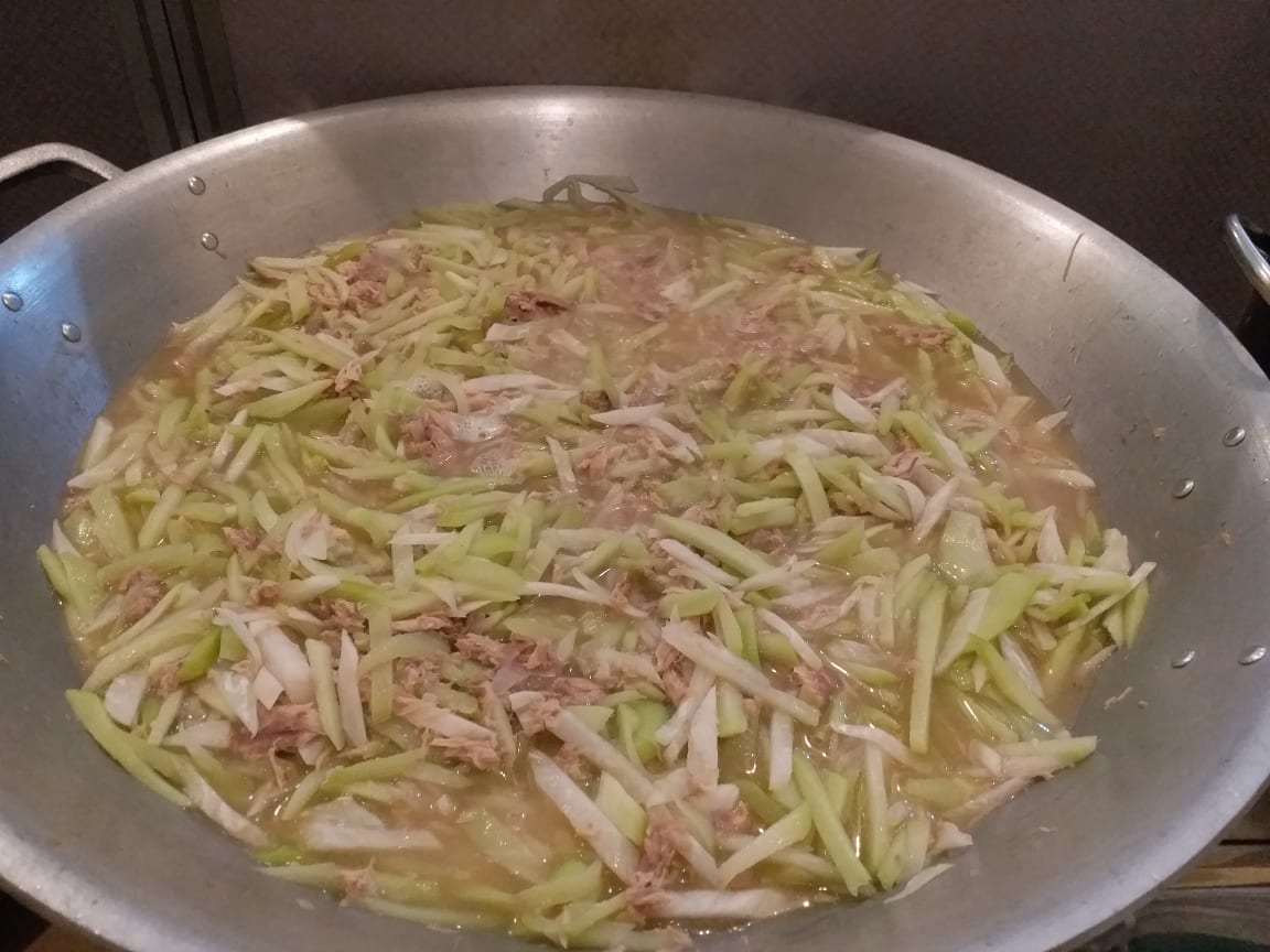 specs_inc's tweet photo. COP TEAM. 180 kids. Big servings. Nutritious meals. ๐ฑ ๐ฑ ๐ฑ
Puso Kitchen Meal of the Day: Sauteed Chayote and Radish with Tuna
#PusoKitchen #BeyondCOVID19 #SPECSFoundationInc #COPTeam https://t.co/R1qZwW6tcB