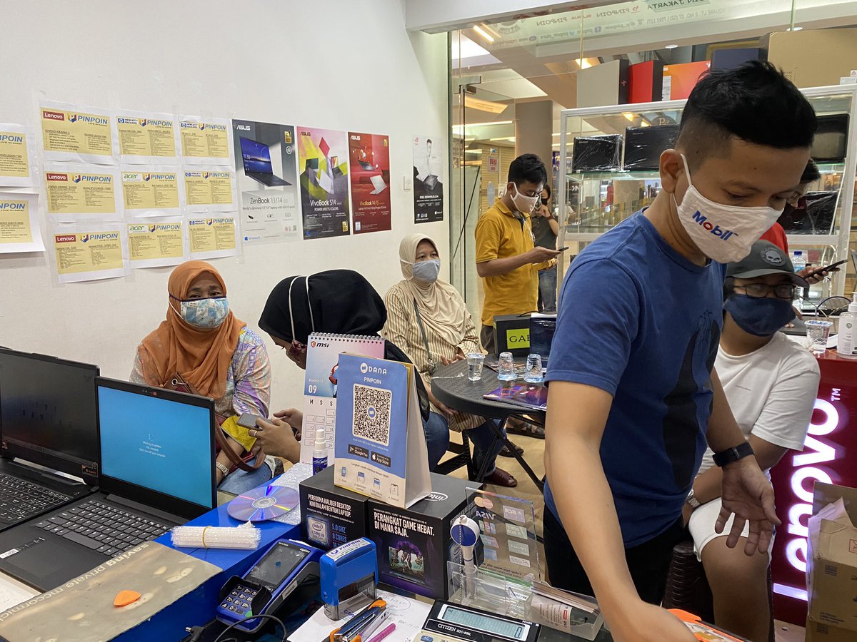 nadhea_onadh's tweet photo. Alhamdulillah ..
Bekerja keras gk akan mengkhianati hasilnya ..
Gk libur 2bulan ora opo2 lah kalo begini terus kedepannya 😍
#pinpoin #juallaptop #servicelaptop #aksesoris #mallpoinssquare #jaksel #lebakbulus https://t.co/rUyAQojSGO