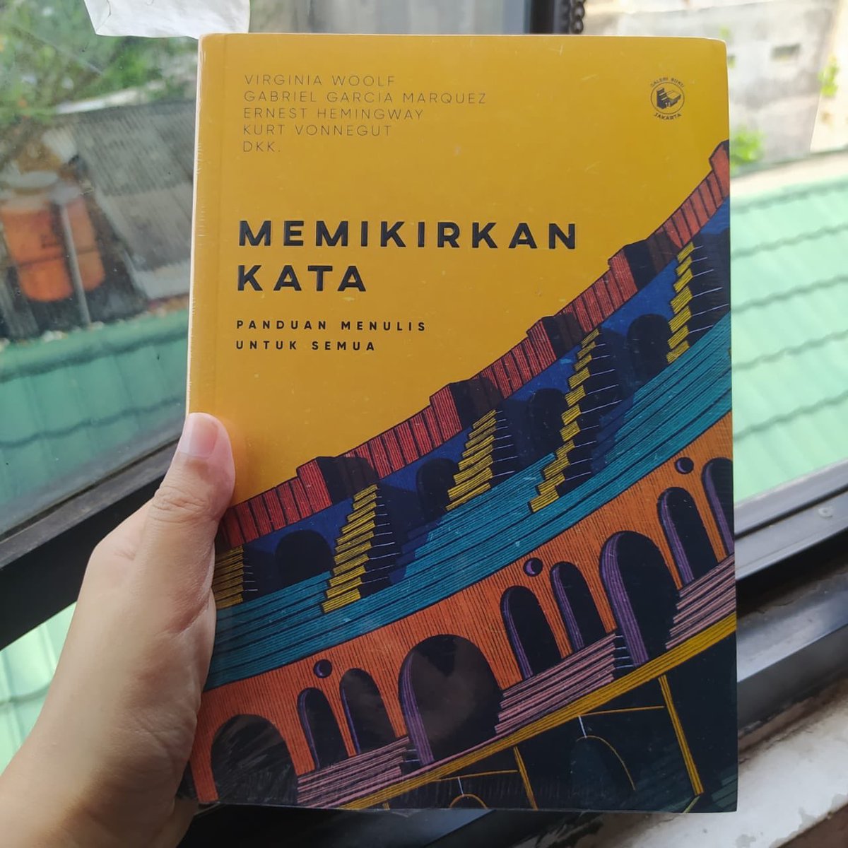 galeribuku_jkt's tweet photo. Bantu RTin donk ampe dapet 21 like, janji pokoknya https://t.co/0OcLLhGDTe bertahan eksis ampe th depan 😬😬😬🥰 Pada beli ya yayaya via https://t.co/u2Y1SVoeNO toko Book Coffee and More by @galeribuku_jkt https://t.co/6ncoVuP62Q