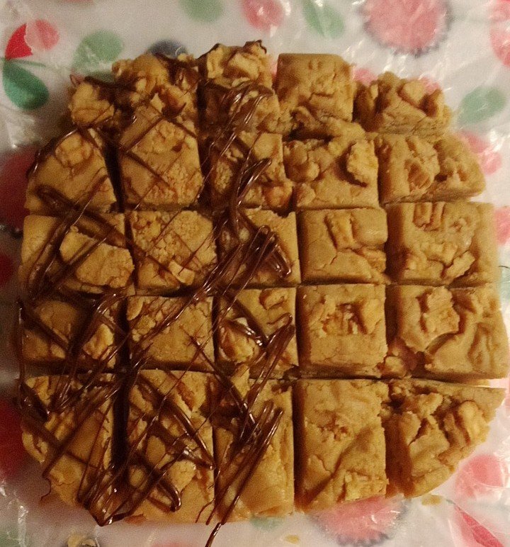 IllbdatBrownie's tweet photo. Peanut butter fudge with #NutterButterCookies and peanut butter fudge with a chocolate drizzle and chocolate chip center #Baker #WeAreGDC #Munchies #StonerFam #Mmemberville #fudge #Spreadlove https://t.co/ayFa72RSun