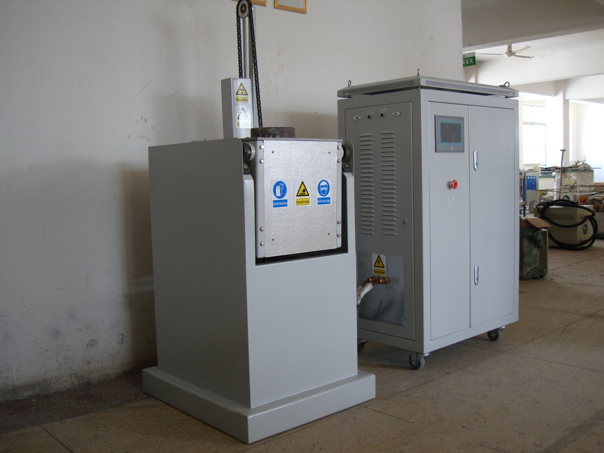MYD_PWHT700's tweet photo. Melting furnace with PLC+ TOUCH SCREEN +ELECTRIC MOTOR TILTING https://t.co/43zN14zKRE