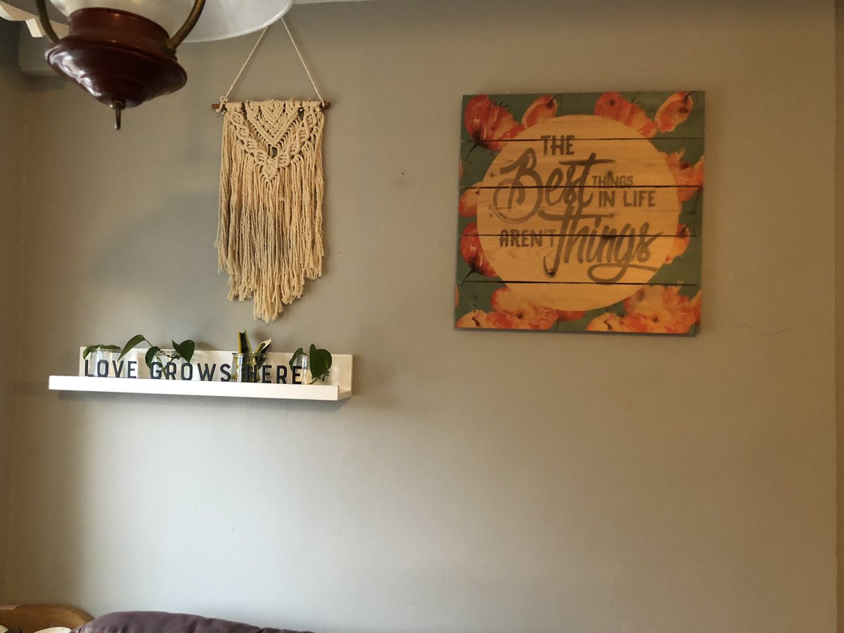 AdelineJayde's tweet photo. @knottyshop @_macey23 Finally hung up the wall hanging and gave the earnings to @TaylerOrTaylor because I have stretched ears and can’t wear them and also she’s my bomb ass roomie 💛💛 https://t.co/bD1fOZOjHD