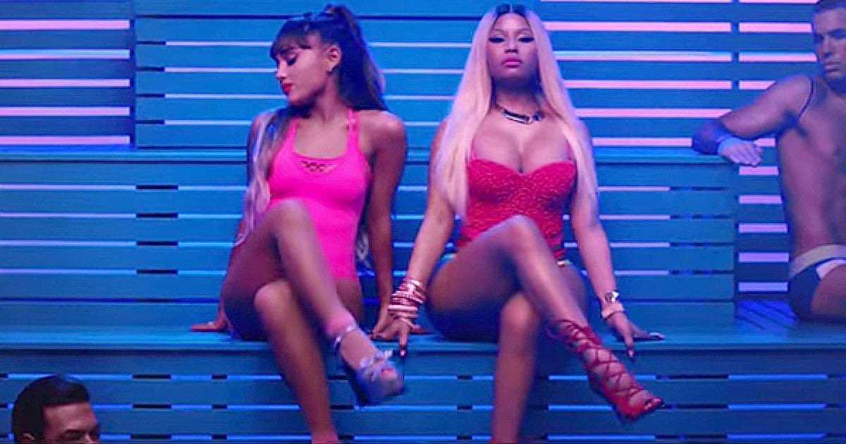 ArianatorFallen's tweet photo. Best female collaboration of Side To Side in 2016 . Never forget this iconic moment https://t.co/jW5uf66BhT