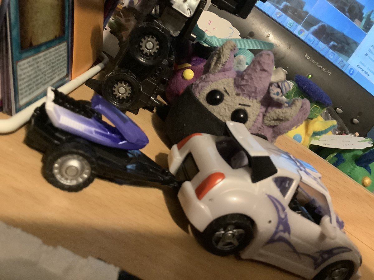 Transfan2's tweet photo. @NightShiningPR @JesseWittenrich @BotCon
Puggle IDW Galvy: I visited #TransformersGamesofDeception Universe Earlier today & Saw #Bugbite! Neat Waverider! #GamesofDeception #PugglesTalk #Transformers #GalvyGOD #GalvyBTCN #BotconBugbite #Botcon #Botcon2007 https://t.co/hrpyCTkDiJ