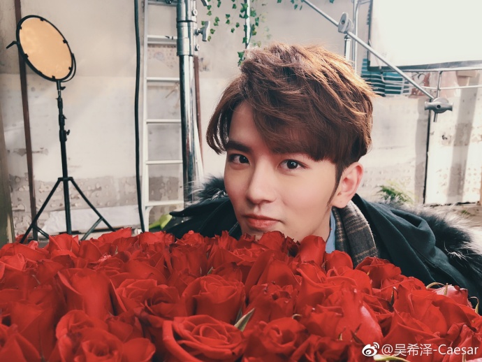 AlyNoona_'s tweet photo. On this day of your birthday, I wish you a very bright and colorful future. May all the things that your heart yearns for always be within your reach. ❤️🎈🎁🎂

Happy Birthday Handsome "Xize"

#WuXize/#CaesarWu 
#HappyXizeDay 
#1019HappyBirthdayCaesarWu https://t.co/scgBMH8BmL