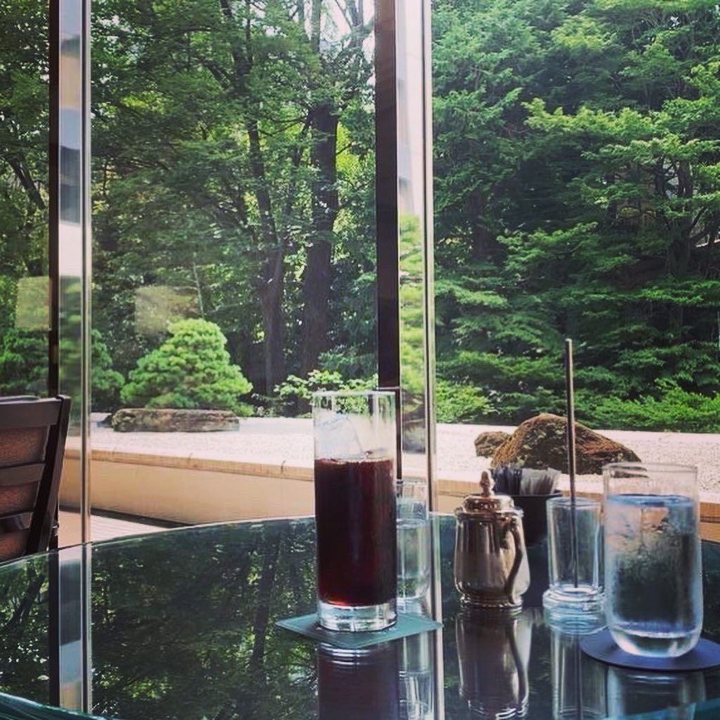 sooon_co_jp's tweet photo. 【白金台】店内には竹林、窓の外には日本庭園の緑

ロビーラウンジ バンブー/シェラトン都ホテル東京

地下鉄白金台駅から徒歩約4分。 https://t.co/QMhLwTdYlx