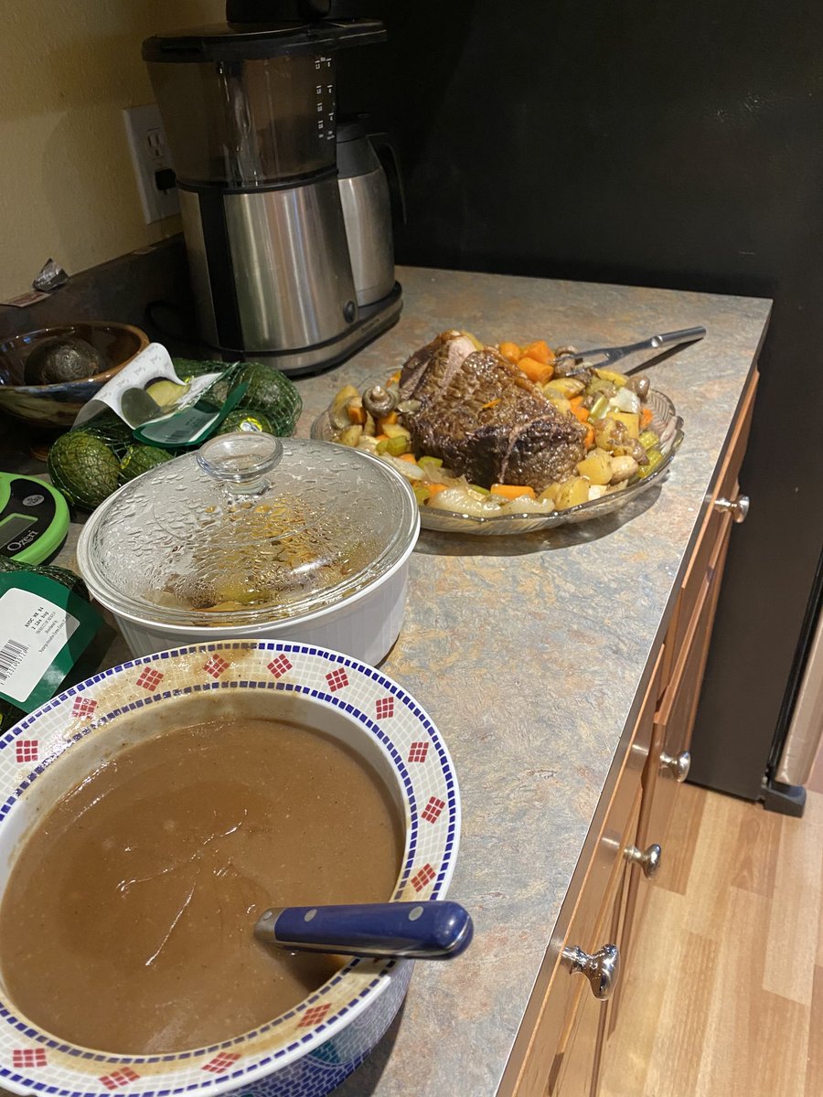 UMontChris92's tweet photo. Not competing with my nephew but I got dinner handled. #SundayDinner #potroastandveggies https://t.co/bl1VlJWc3T