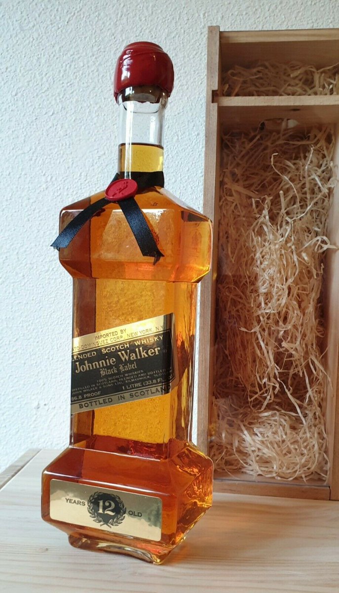 ブレードランナージョニー ウォーカーウイスキーケースがあると格調