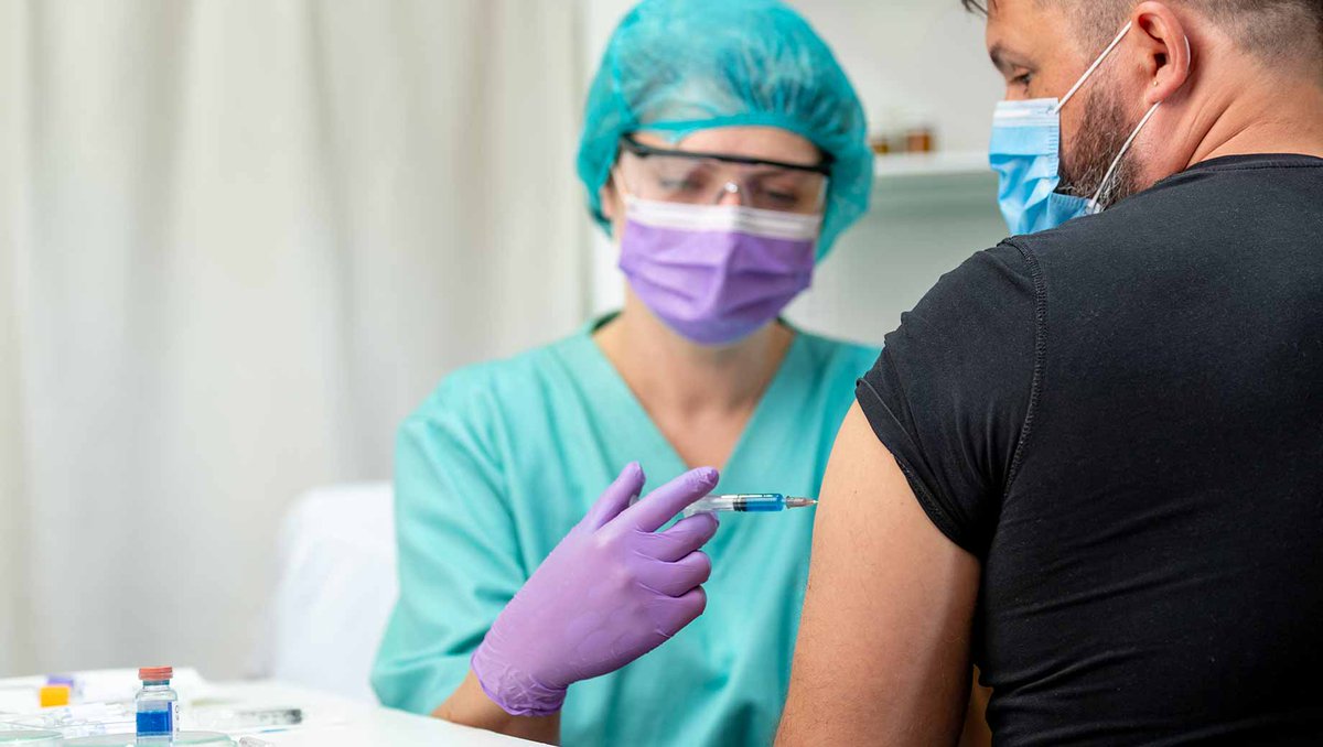AZeesman's tweet photo. The timeline for a frictionless COVID-19 vaccination of the entire U.S. population isn't looking too good. https://t.co/DIihaUn98H https://t.co/FTGhFn82we