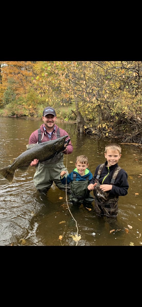 J_Hoard's tweet photo. The boys and I enjoying the Salmon Run. https://t.co/t1r8hsX6kn