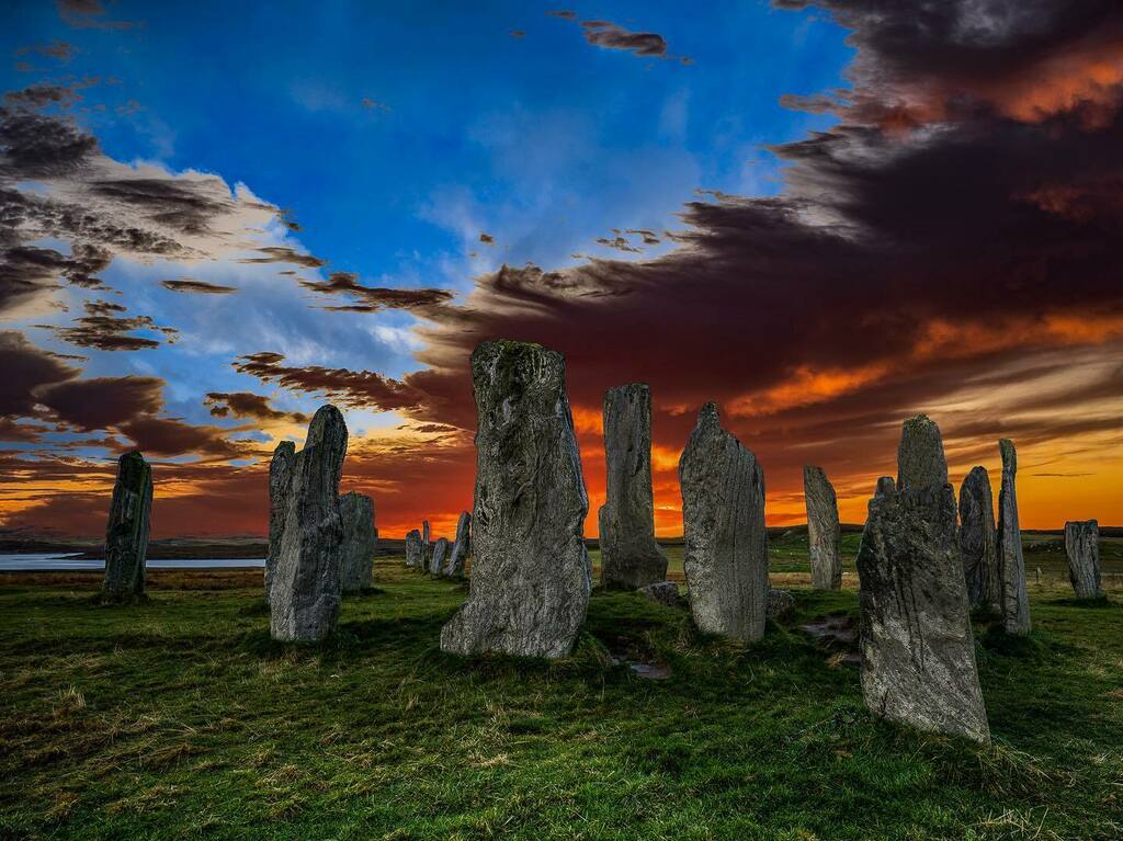 Callanish Stones, Lewis, Outer Hebrides #callanish #callanishstones #lochroag #lewis #greatbernera #clachanchalanais #tursachanchalanais #standingstones #neolithic #bronzeage #outerhebrides #eileanleodhais #sunset #dusk #clouds #cloudsofinstagram #vwcali… instagr.am/p/CGgQEKkBJux/