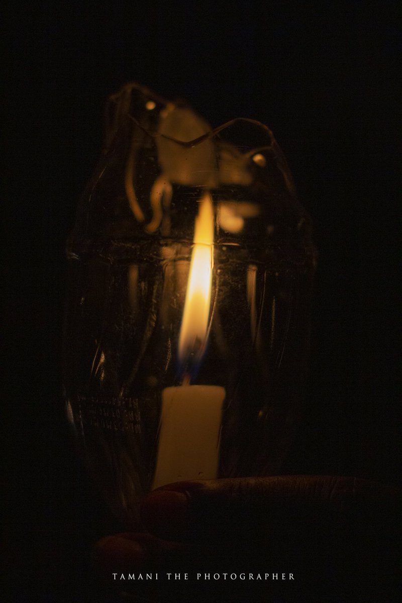 UncleTamanii's tweet photo. 16 / 10 / 2020 - H E R O S ✊🏿
✊🏿 📸 - @therealtamanii
#endsars
#candlelight
#candlelightprocession
#endpolicebrutality https://t.co/Kx0WgBtFLj
