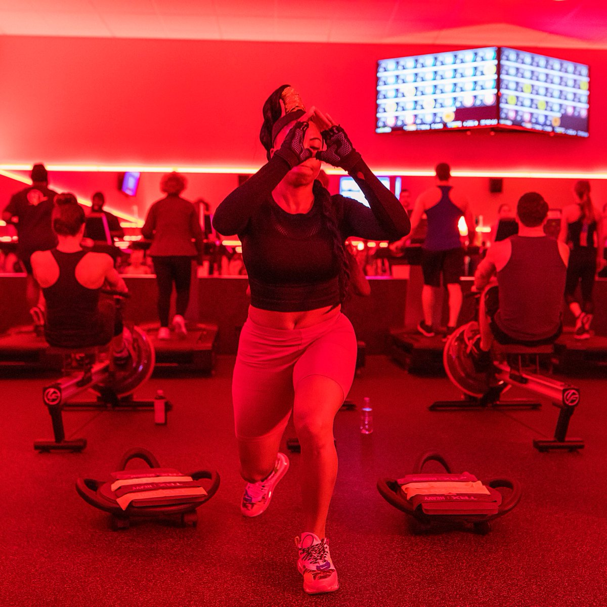 ClubFitness's tweet photo. Never throw in the towel. Wipe your sweat and keep going! #BurnZone https://t.co/YqKSee8YGK