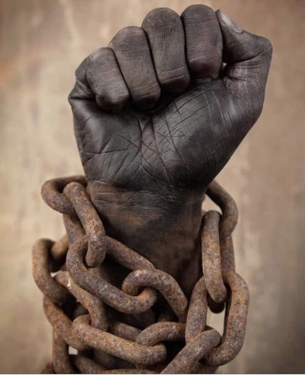 HENROLEz's tweet photo. #sorosoke247 #EndSARS #EndNigeria #BuhariResignNow #EndSARSBrutalitynow #RevolutionNow #BuhariMustGo https://t.co/IEiaOwa3nP