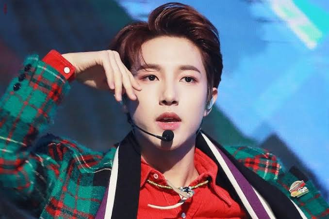 renjun being more attractive than noah beck – a long thread https://twitter.com/tyler01010101/status/1317302580167512065