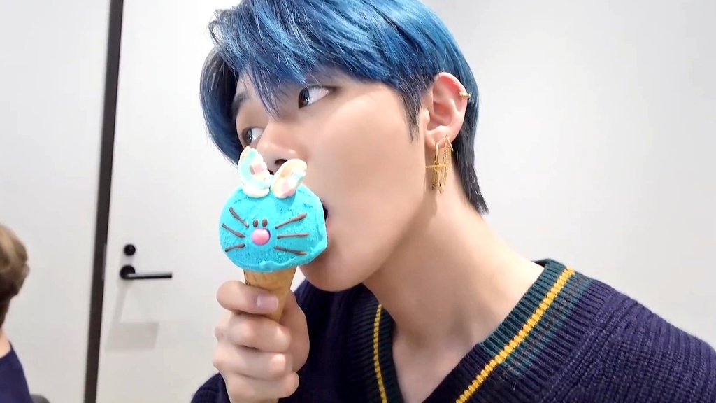 Yeonjun blue hair boy cute #TXT_YEONJUN  