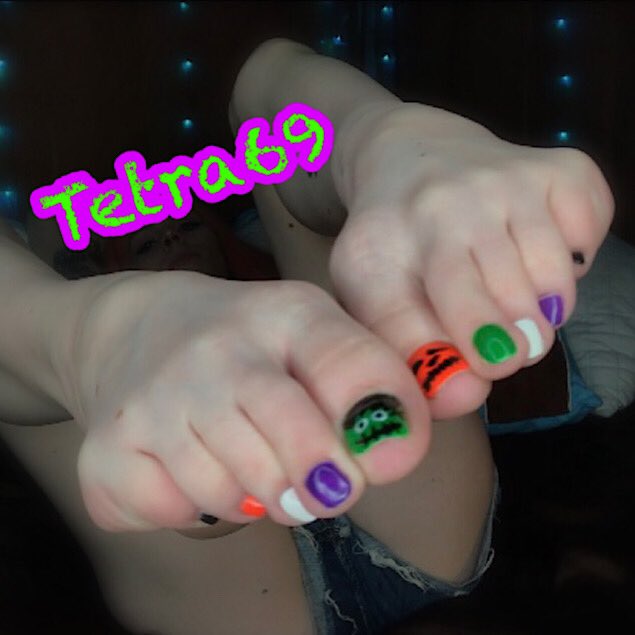 🎃Halloween toes🎃  Whose ready for some festival pics?  $1 pics must purchase 5 pics🎃  #HappyHalloween2020<a href="/tag/feet"class="tags"><span>#feet</span></a><a href="/tag/toes"class="tags"><span>#toes</span></a><a href="/tag/happyhalloween2020"class="tags"><span>#happyhalloween2020</span></a>