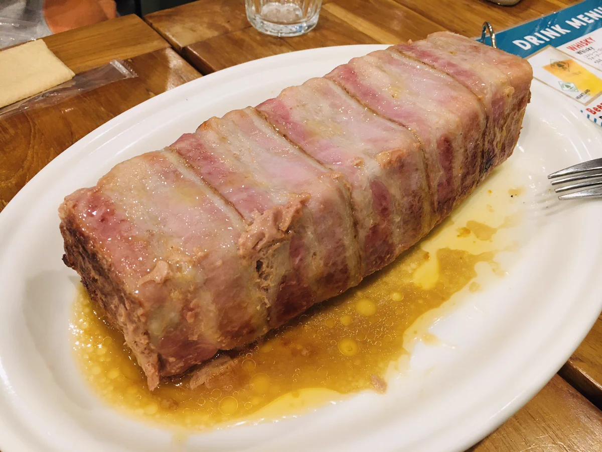これはヤバくらい美味しそう…！ビールが水みたいに飲める肉料理！