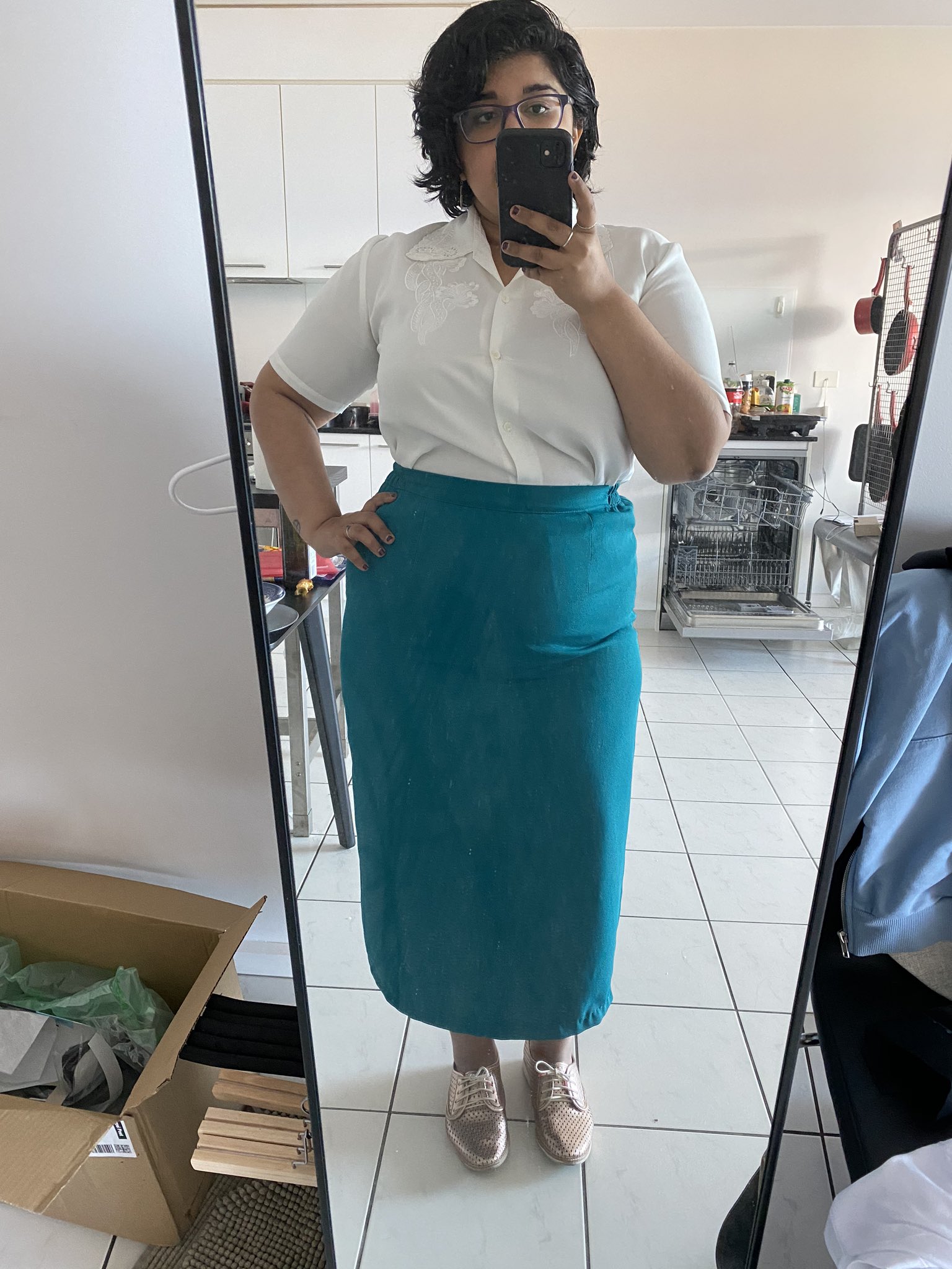 Pencil skirt hip clearance dips