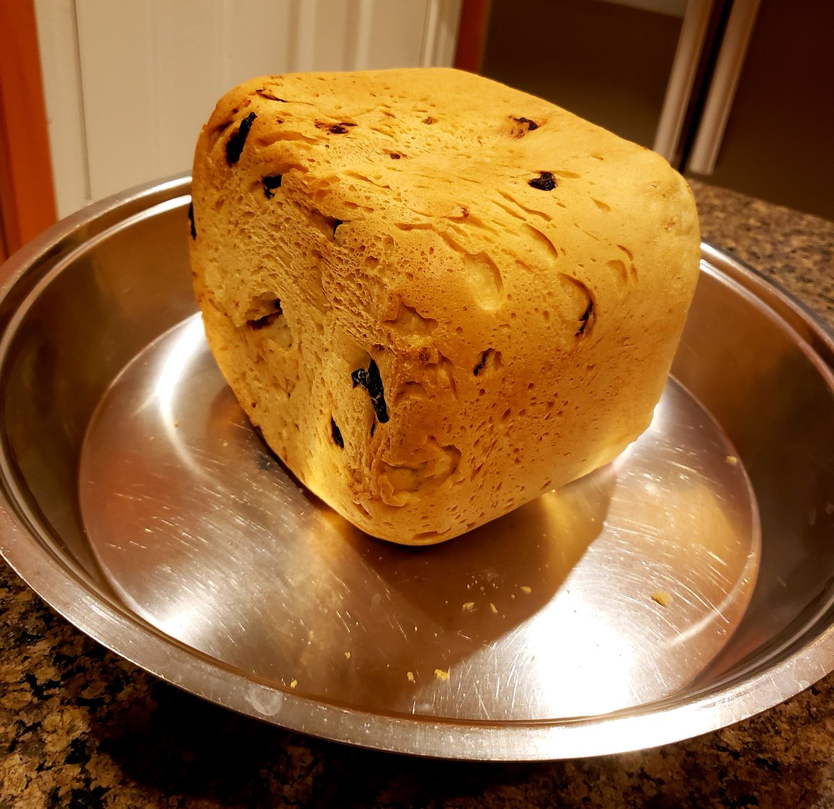 SandyKulkarnee's tweet photo. And my craze for #BakingExperiments continues. This time it was #TomatoBread & the sour-sweet taste felt so good that it made me change my dinner plans. Made some fresh Mumbai style #BhajiPav & paired so well. Love #baking #HealthyFood https://t.co/1x74Ot0AcQ