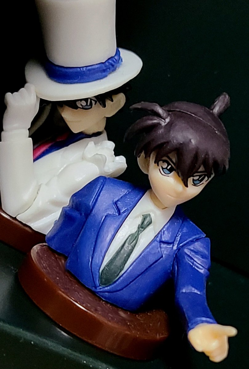 タバコがもはやマシュマロ 眉毛がない 1万円払って1年待ったのに 名探偵コナン の安室と赤井のスノードームのクオリティがとんでもなかった Togetter