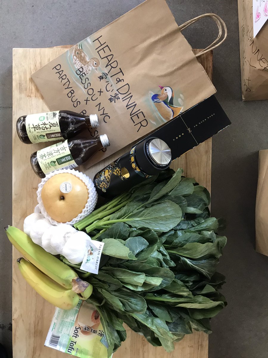 Last weeks <a href="/heartofdinner/">Heart of Dinner 愛心餐</a> care package: herbal tea from <a href="/drinkmoshi/">drinkmoshi</a>, a whole bunch of Yu Choy, garlic sleeve, bananas, Asian pear, tofu and a thermos for tea from Golden Fortune Import, scallion buns from Partybus Bakeshop and a hot meal from Bessou