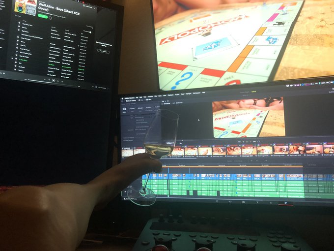 Waiting for shit to render 😛 Yeah I know it&rsquo;s corny. It&rsquo;s Monopoly. &ldquo;Can&rsquo;t pay rent, eh?  I&rsquo;m sure there&rsquo;s<a href="/tag/baddragon"class="tags"><span>#baddragon</span></a>