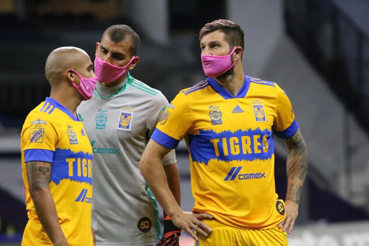 12puntouno's tweet photo. ¿Qué les parecen los cubrebocas rosas de Tigres? 🤩

#OctubreRosa🎀 https://t.co/5Yjv5zIfWp