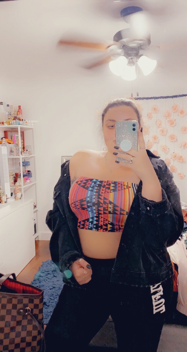 MadelynePage's tweet photo. I finally feel confident in my own body again 🤗 when you want something, you have to work for it! https://t.co/lmZ9b3PuDa