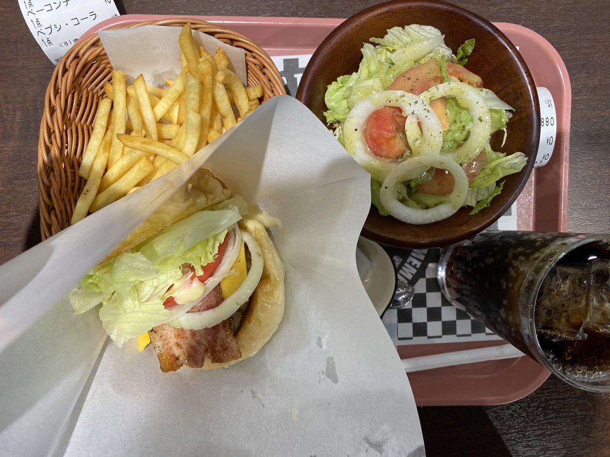 仙台のワテだす 佐世保バーガー仙台に来ております ベーコンチーズバーガーランチsetで 佐世保バーガー