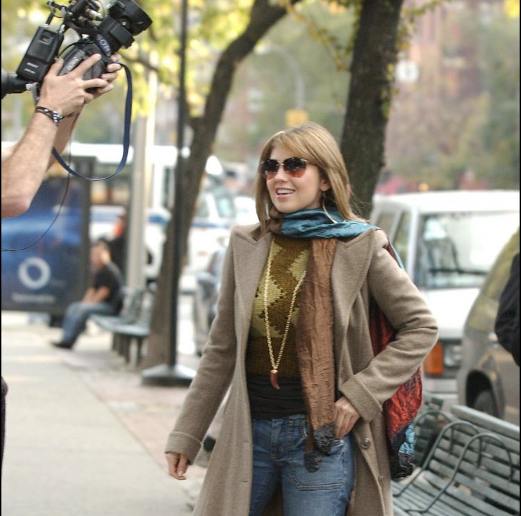 ThaliaNewsFact's tweet photo. 15 years ago today:
@Thalia films a clip for Mexican television in the Greenwich Village area of New York City 

Via Arnaldo Magnani/Getty Images. https://t.co/gz6monsuUz